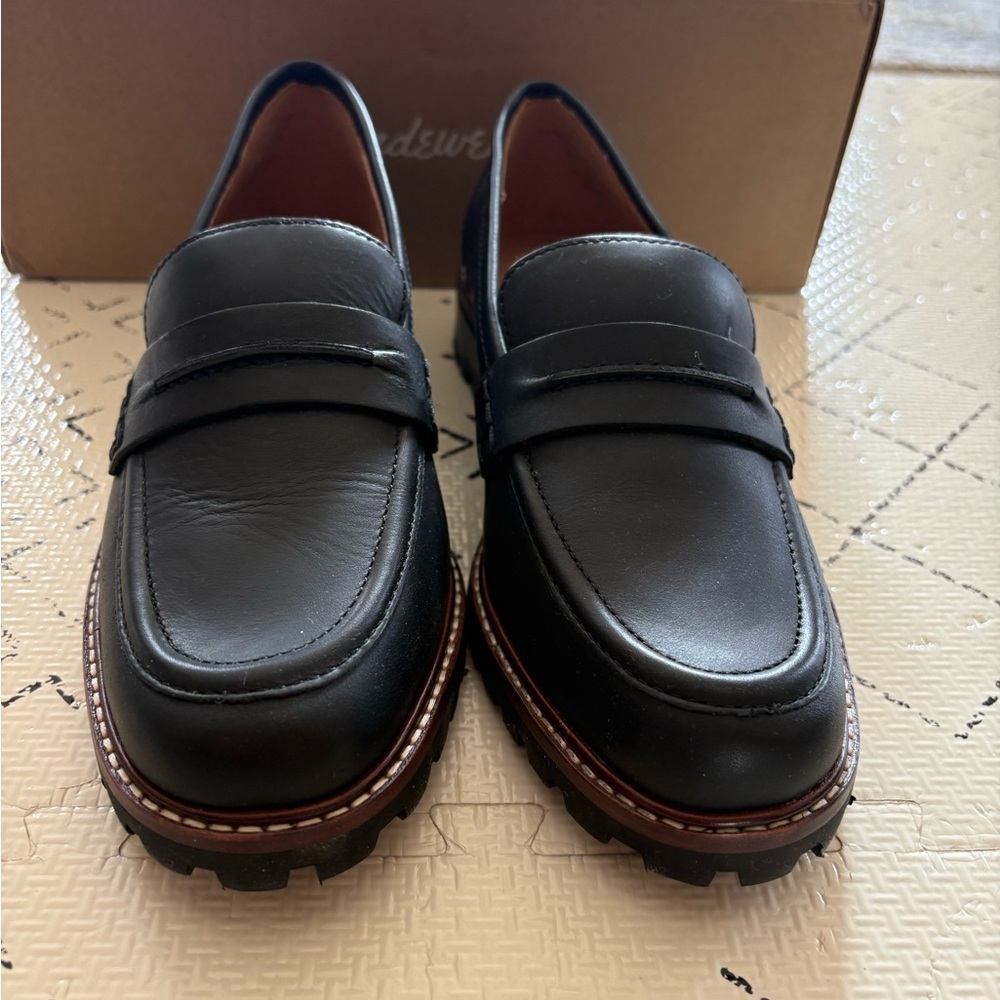 ***NEW**** Madewell Corinne Lugsole Penny Loafers in Black with Brown size 6 - Picture 7 of 10